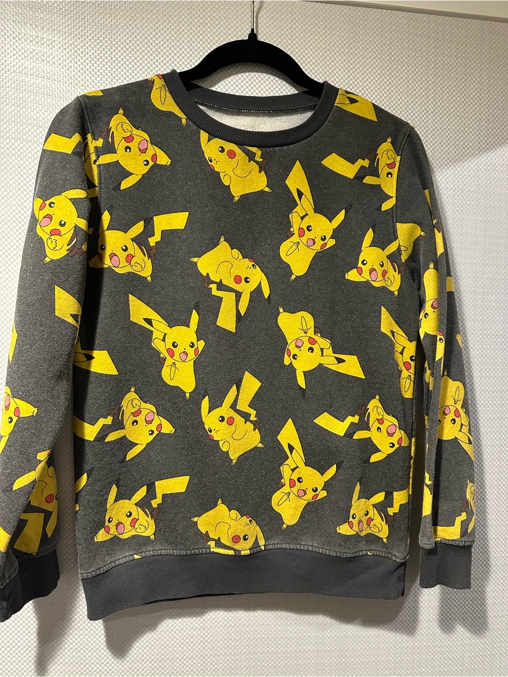 Pokemon Pikachu Crewneck Sweatshirt - Gray & Yellow